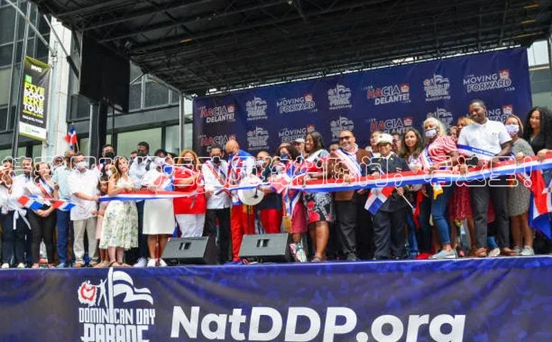 南宫ng28官网入口最新版本如流精彩足球场运动员掏裆瞬间，看这里！